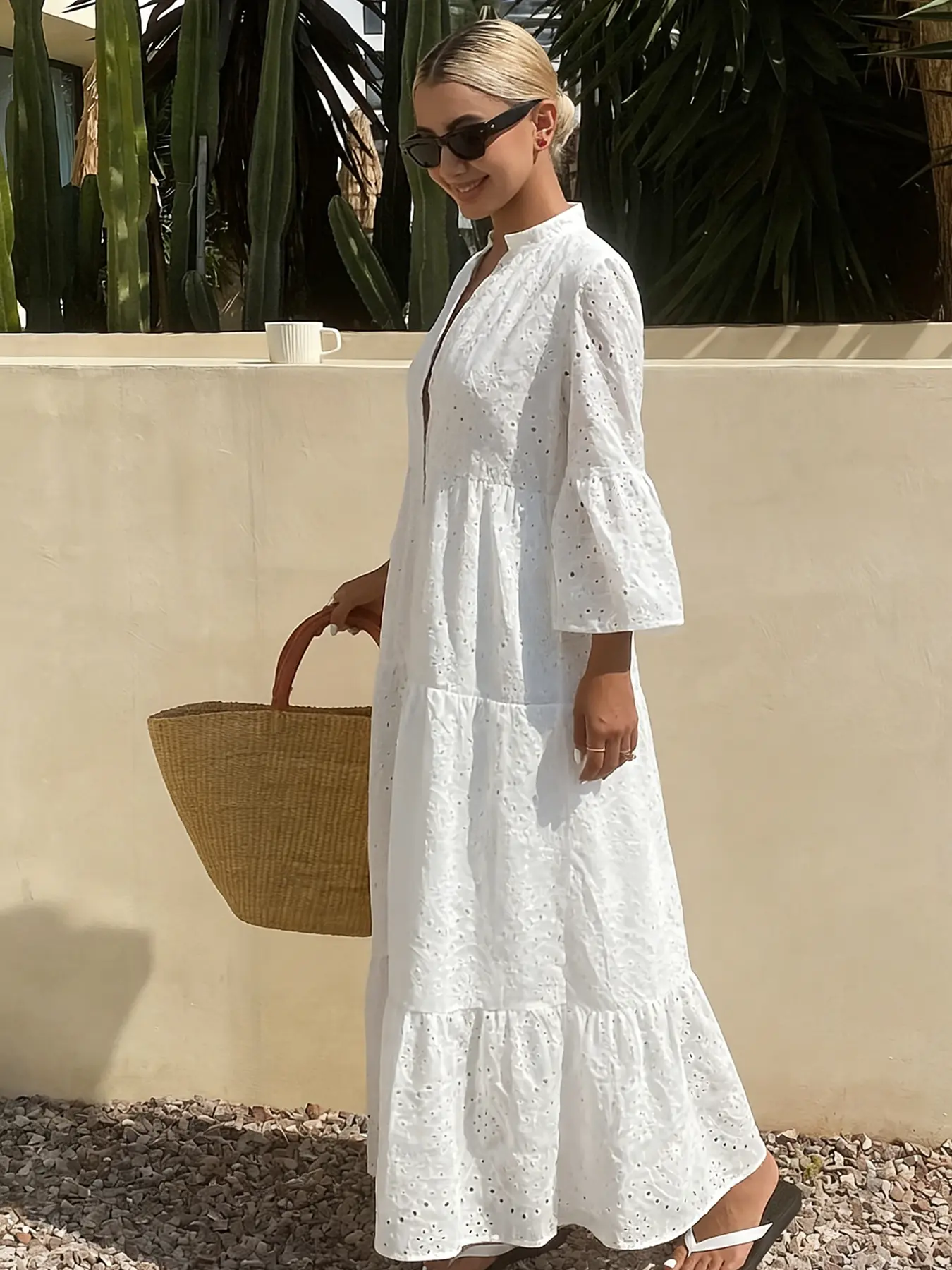 A women's white fashionable French flared sleeve dress Classy Modest Dresses Modest Summer Outfit Ready to Wear with elegant French style, suitable for commuting to work, shopping and outdoor activities, indoor and outdoor dressing Modesty