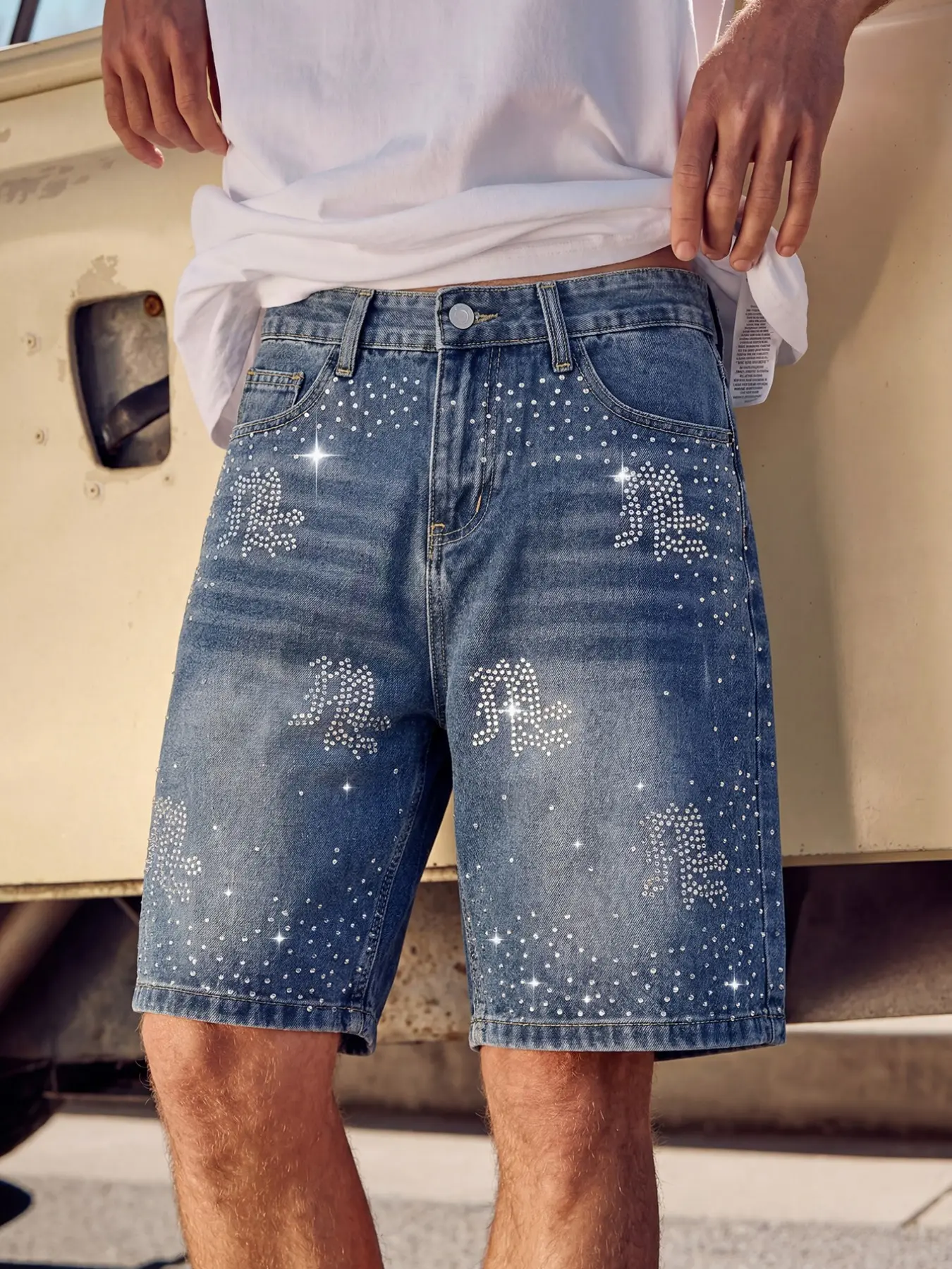 Men's blue rhinestone-embellished denim Jean shorts, full-coverage rhinestone inlay craftsmanship creates a dazzling visual effect, straight cut paired with a vintage worn denim base, a distinctive party vacation Casual style piece