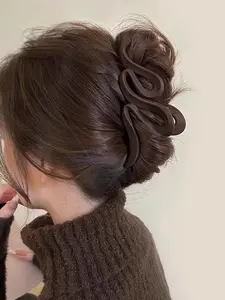 Large hair clips suitable for thick hair, ideal for creating large wave hairstyles. The big claw hair clip set won't slip. Available in black, brown, coffee, and other colors. Perfect for Christmas, Halloween, summer, winter, Valentine's Day, New Year, an