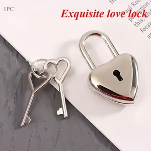 1PS love lock, heart-shaped padlock. cute mini. hardware lock, small lock, cartoon lock. exquisite. suitable for hanging ornaments. schoolbags. very suitable for Halloween, Valentine's Day, back-to-school season, birthday gifts.
