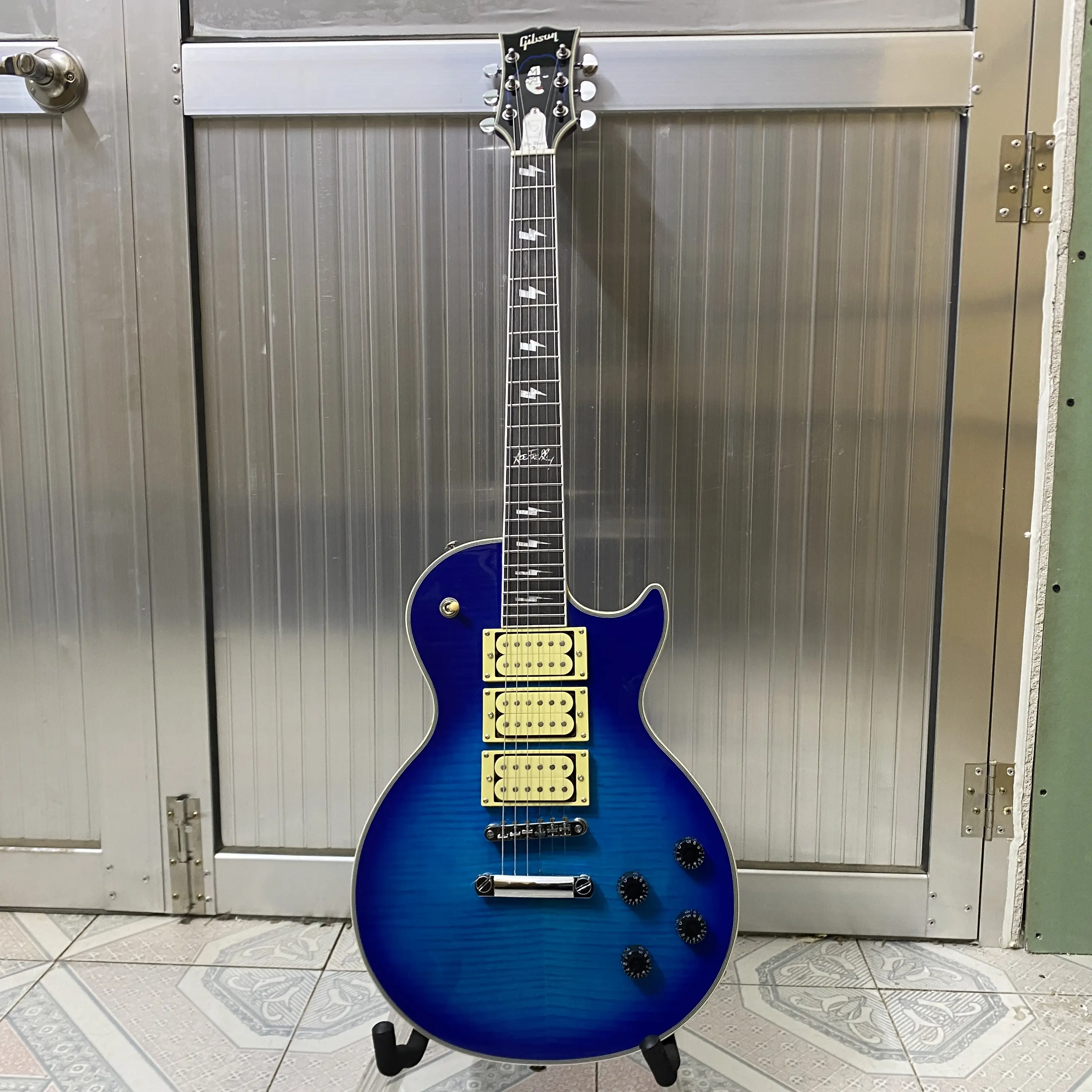 Blue Flame Wind Wood veneer electric guitar 3H pickup chrome hardware rosewood fretboard 22 frets solid body white binding