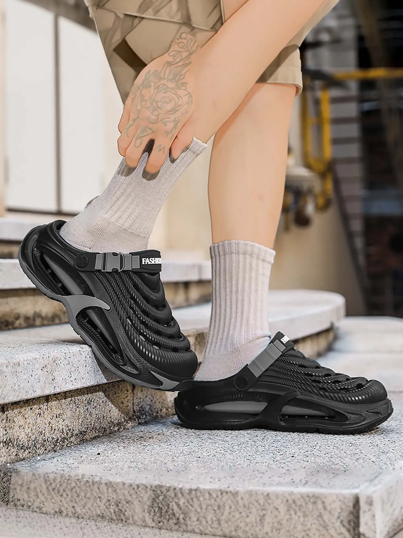 Summer Men's Clogs Walking Shoes Outdoor Thick Sole Non-Slip Odor Resistant Durable Quick Drying Soft Beach Sandals Outdoor Summer Slippers Thick Bottom Slippers for Hiking Camping & Beach Trips Footwear