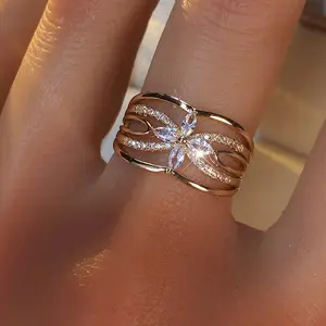 Exquisite hollow four-petal flower design, fashionable, bold and luxurious, synthetic cubic zirconia, copper women's ring, Korean fashion style, suitable for gifts and parties, can be worn in all seasons bracelet men Zen Fidget Stretch money