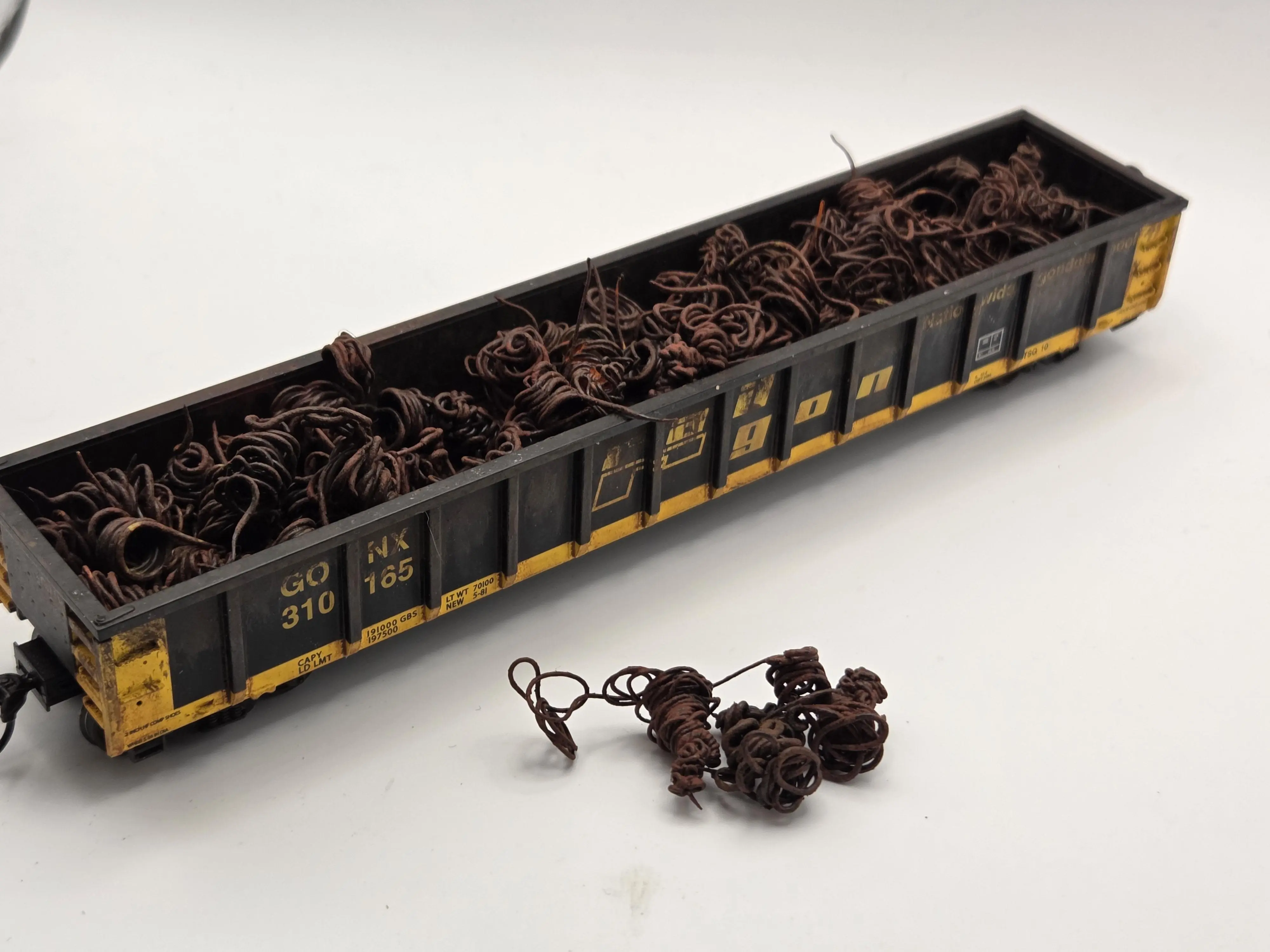 Hand-Painted Plastic Rustic Look Model Railway Gondola Loads, 1:87 HO N O G Scale Reggfx Trains Accessories - 1 Bag Fills 4 Cars Diecast Collectible Model Toy