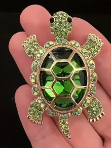 New Fashion Vintage Cute Turtle Brooch Suitable for Suits Jackets Coats, High-End Versatile Daily Animal Pin Sea Turtle Accessory Jewelry