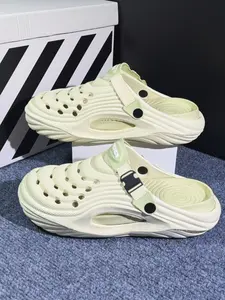 1 Pair Unisex Wave Texture Clogs | Techwear Style | Breathable & Quick-Dry + Water-Resistant + Convertible Strap | For Hiking / Beach Vacation / Lazy OOTD | Footwear Minimalist Casual Clogs