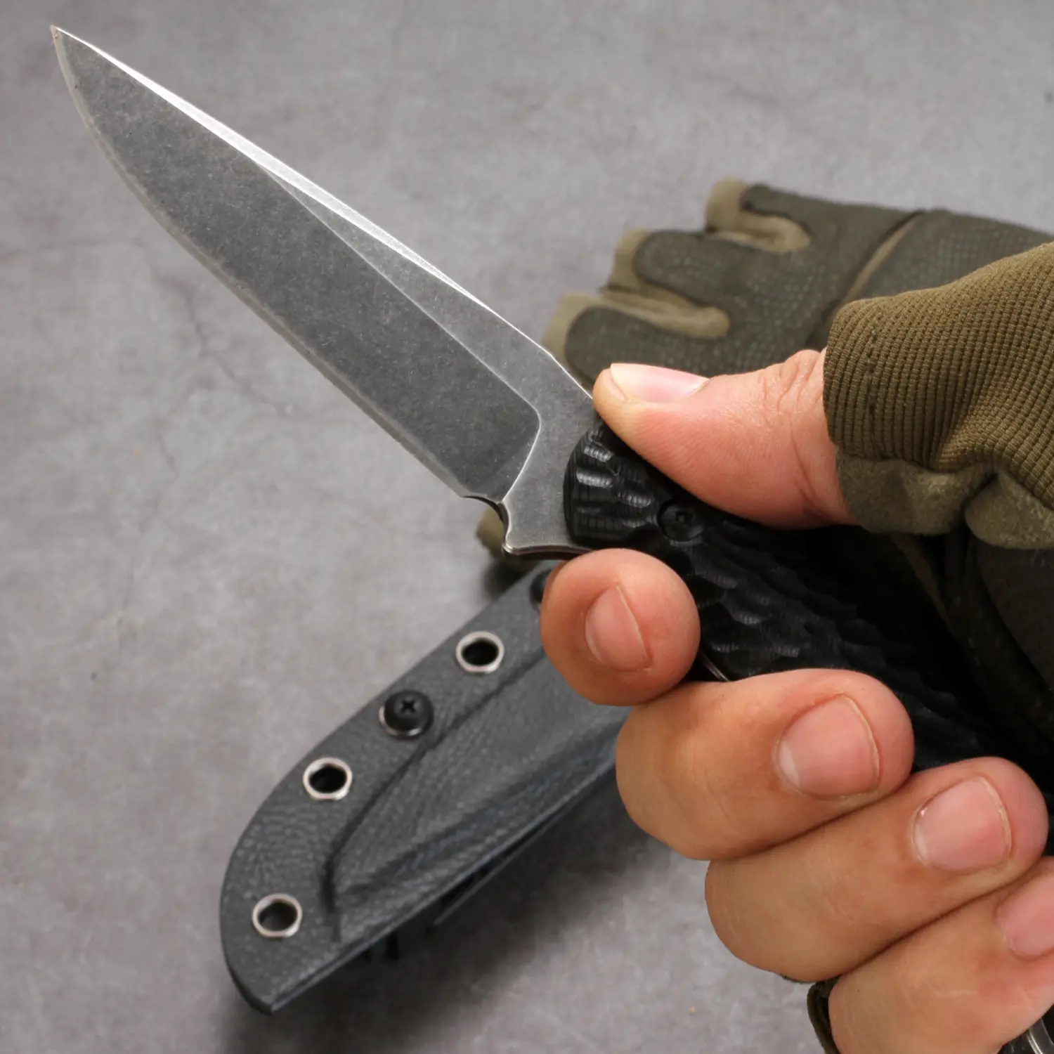 Sharp Stainless Steel Blade Fixed-Blade Hunting Knife with Ergo Grip Handle, Survival Supplies for Outdoor Camping & Hiking, Ideal Gift for Men