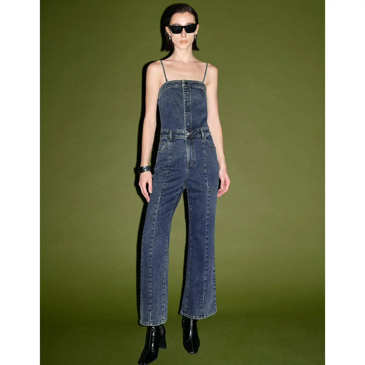 URBAN REVIVO Women's Sexy Off-Shoulder Strappy Sleeveless Flared Denim Jumpsuit - Elastane-Blend Stretch Cotton Fabric, Comfortable Fitted Bodice, Solid Color, Regular Fit, XXS Option, 101-106 cm, Holiday & Outdoors Use, Overalls UWJ840028, Style