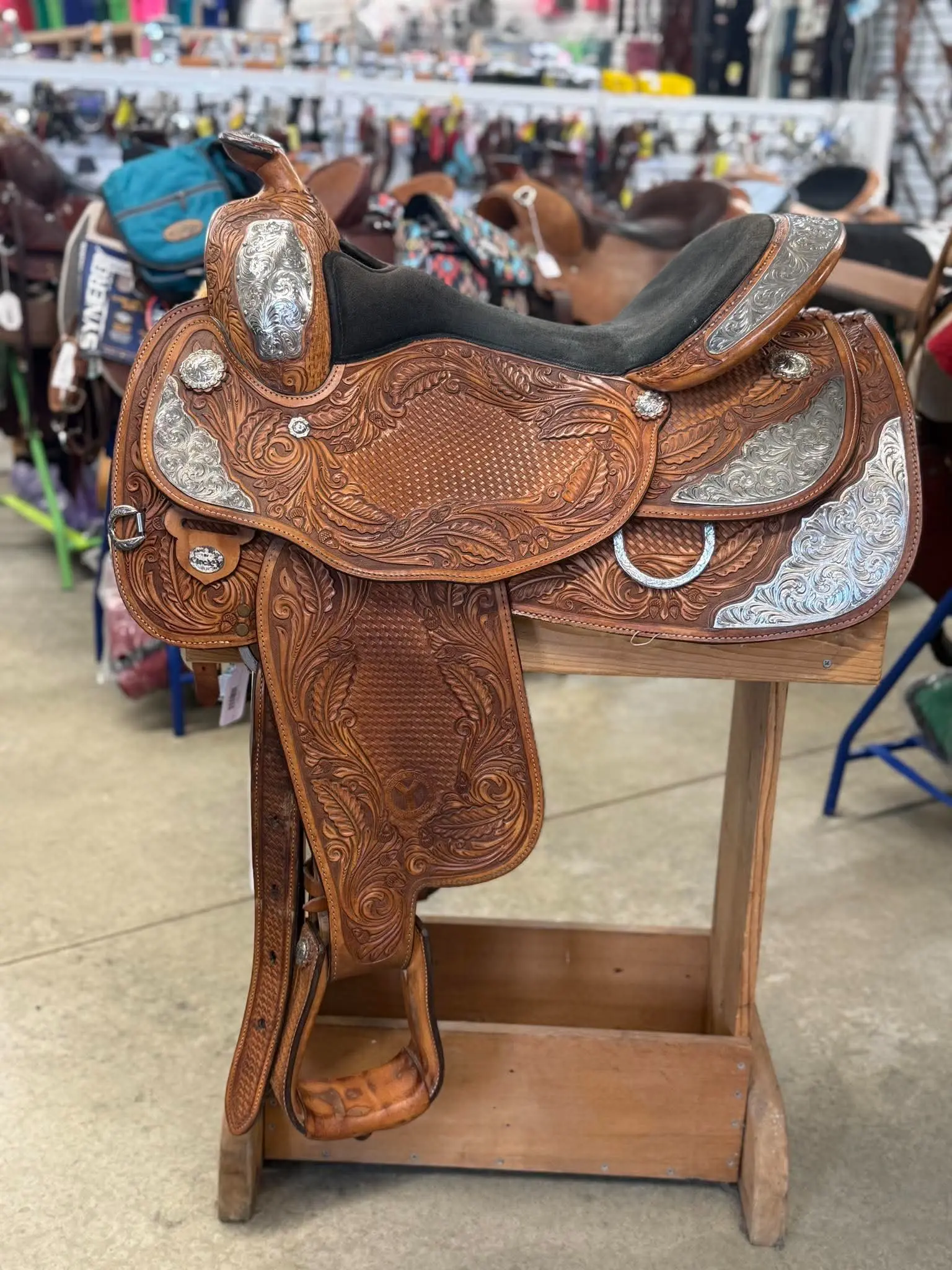 Classic 16" Circle Y Equitation saddle in good used condition