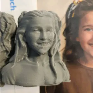 Personalized 3D Printed Statue - Customized Artwork Featuring a Smiling Figure and Child Image