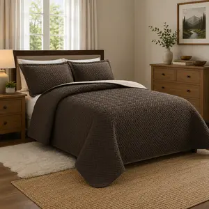 Mocassi 3-Piece Reversible Quilted Bedspread Coverlet Set with Majestic Pattern, Hotel Premier Finish