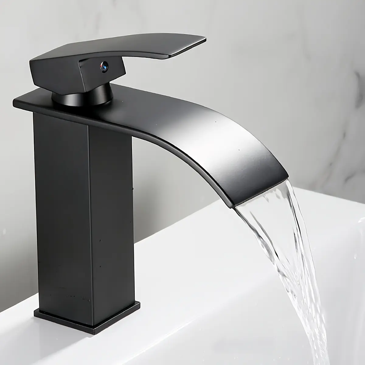 Bathroom faucet, with both hot and cold water outlets, in an arc-shaped nozzle, High Arc Faucet, suitable for bathrooms and camper van bathrooms.