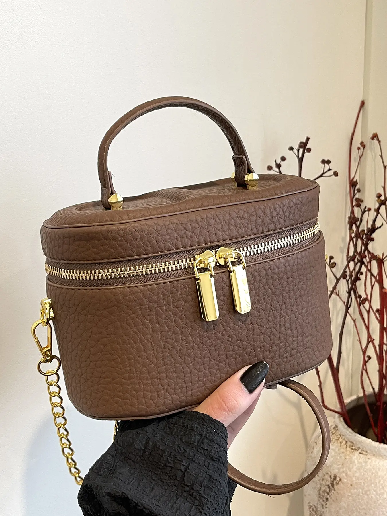 Simple  exquisite lychee pattern handbag, double gold zipper with chain shoulder Stylish crossbody bag, fashionable  practical niche versatile, exquisite ， lipstick box bag, suitable for daily travel, shopping, etc.
