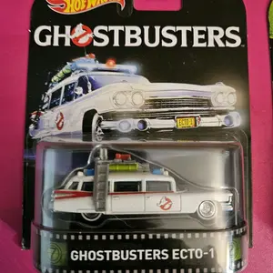 2015 Hot Wheels Retro Entertainment GHOSTBUSTERS ECTO 1 NEW ON CARD