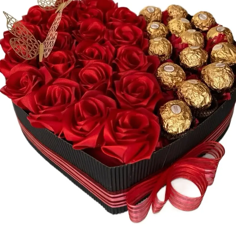 Arreglo de Corazón con Rosas Eternas de Listón y Chocolates Ferrero Rocher