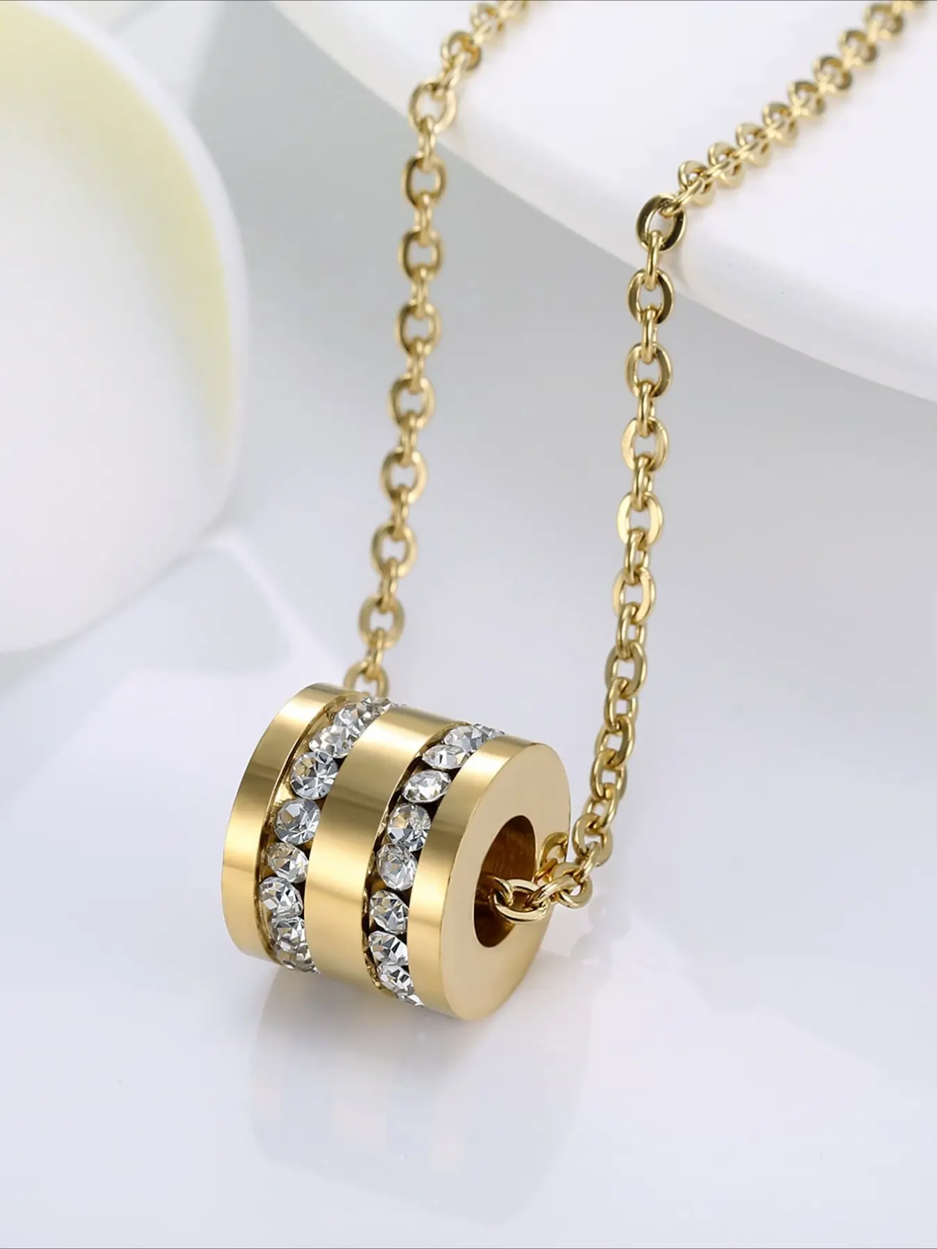 Fashionable Zircon Inlaid Circular Stainless Steel Barrel Pendant Necklace, Light Luxury and Atmospheric Accessory, Daily Wear