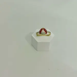 Anillo lady bug con zirconia a los lados size 9