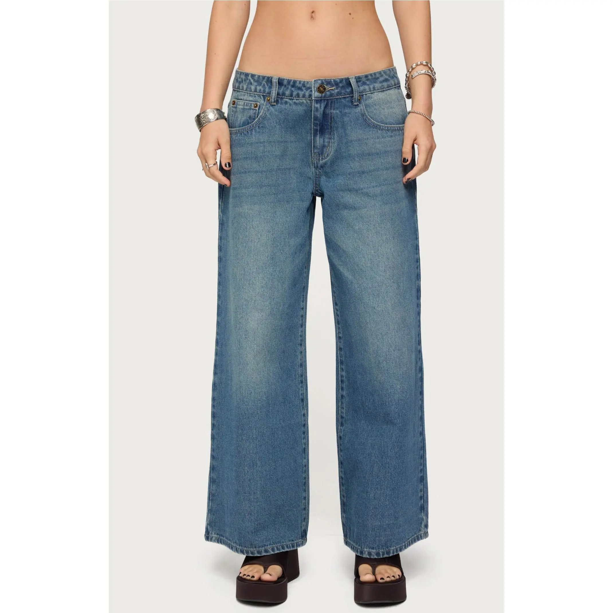 Edikted Women's Petite Vyxen Vintage Washed Low Rise Jeans