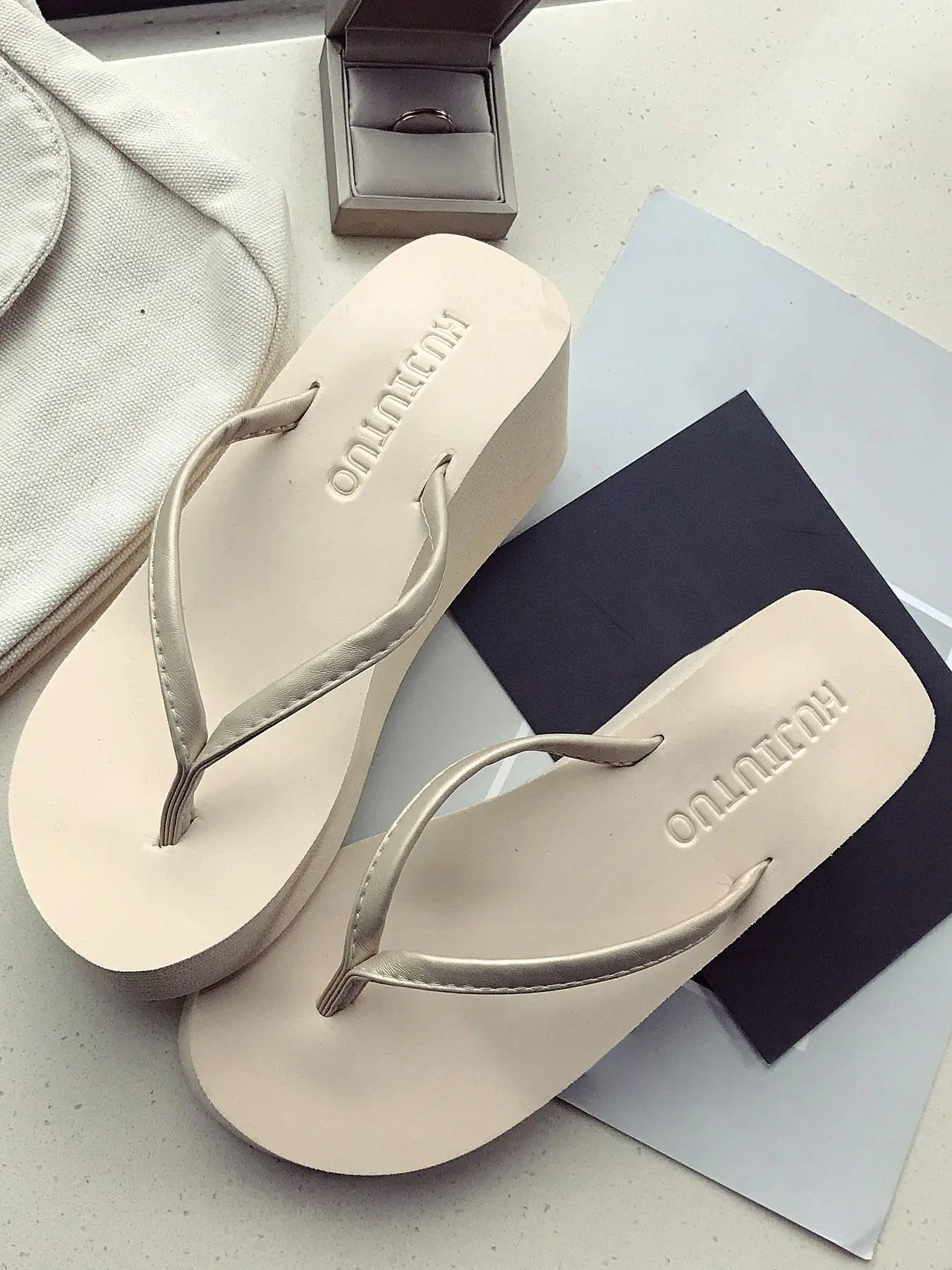 Women's Summer 2024 Fashionable Plain Strap Sandals, Casual Versatile Comfortable Slippers, Trendy All-match Platform Flat Slide Sandals for Summer Be