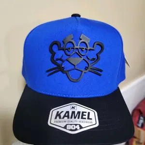 gorra kamel color azul de pantera bisera obscuro
