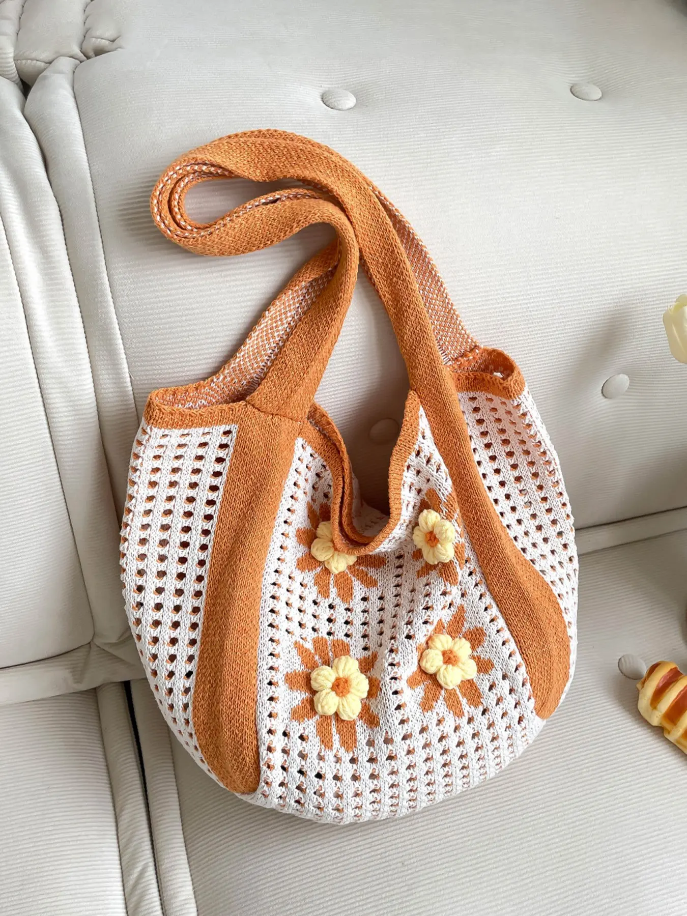 1pc Ladies' handmade crocheted mesh lazy style armpit bag, two tone woven single shoulder tote bag, Textured shoulder bag, Handwoven shoulder bag, 3D daisy decoration, Bohemian style summer beach bag, Boho bag, suitable for daily commuting, vacation