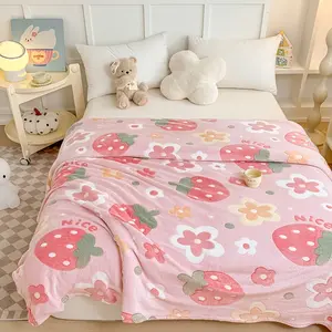 Floral Print Soft Flannel Blanket - All-Season Cozy Throw for Bed, Sofa & Travel, Machine Washable Lightweight Multi-Use Home Decor in Mixed Colors, Blanket for Bed, Bedroom Comfort, Strawberry Theme Decor