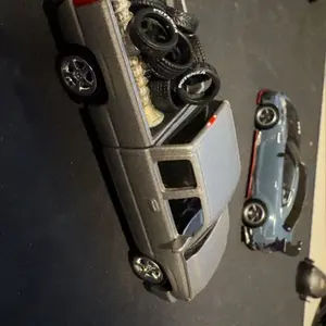 Auto World 1:64 - 2006 Chevy Silverado SS Truck (Extended Cab w/Fleetside Bed)