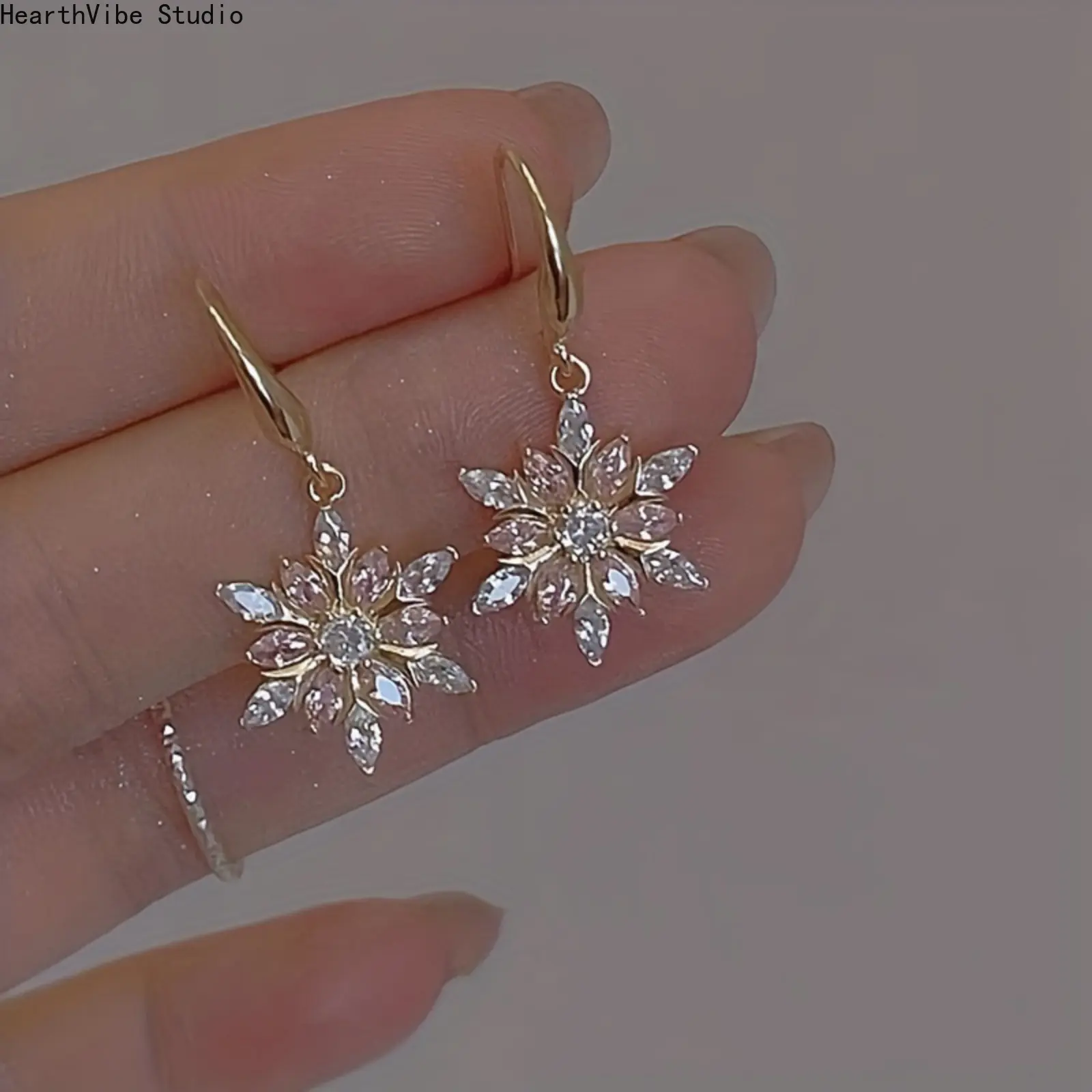 Festive Snowflake Earrings for Women, Sparkling Crystal Fashion Ear Jewelry, Hypoallergenic & Lightweight for Holiday Christmas Parties, Earrings For Decorative, Girl, Stud Earrings