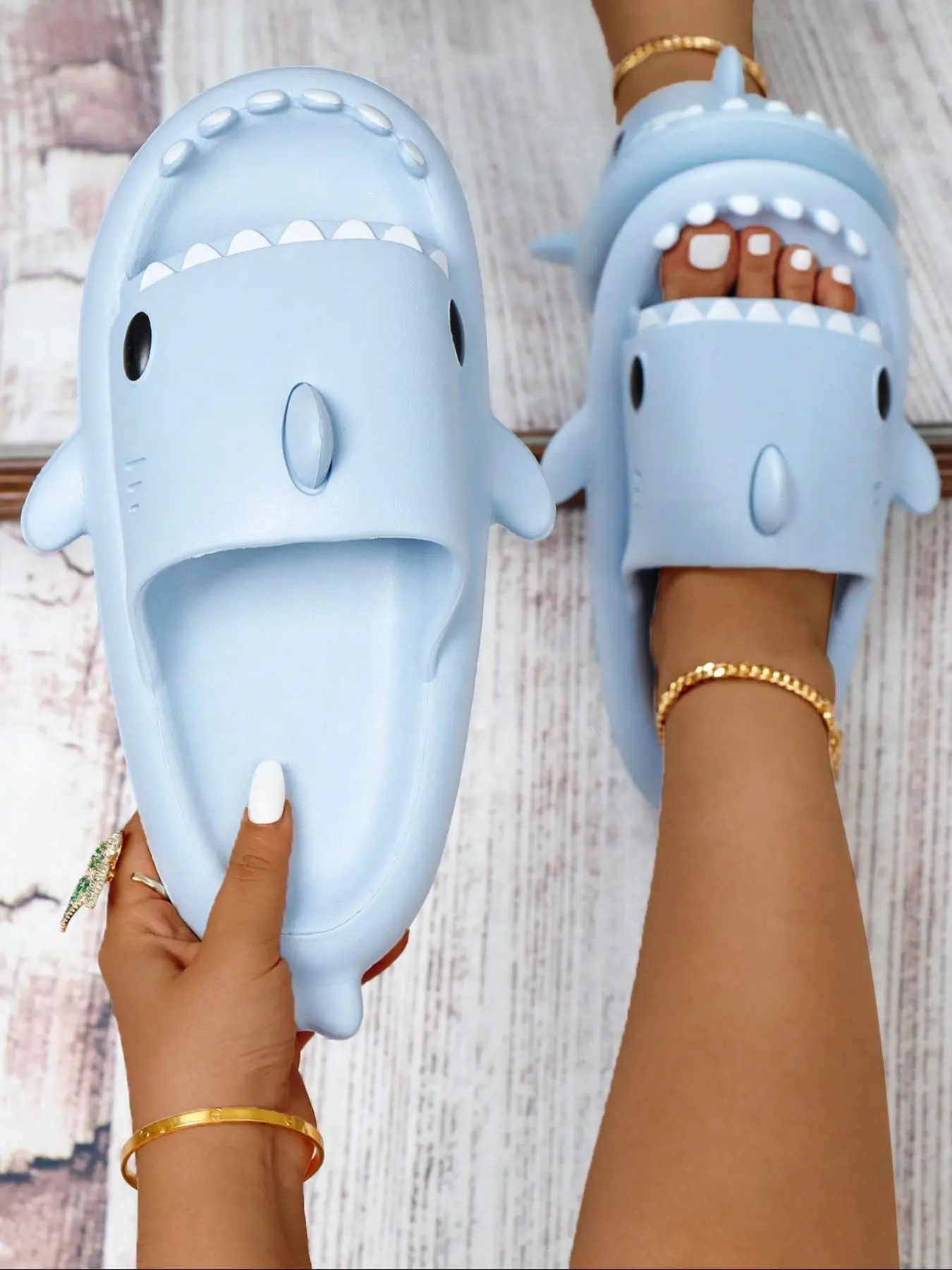 Shark Design Slides, Anti Slip Slides, Casual Comfortable Home Slippers, House Slides, Summer Slippers, Soft Non-slip Slippers for Indoor & Outdoor Wear, Fashionable Slides for Women & Men, Walking Shoes, Footwear