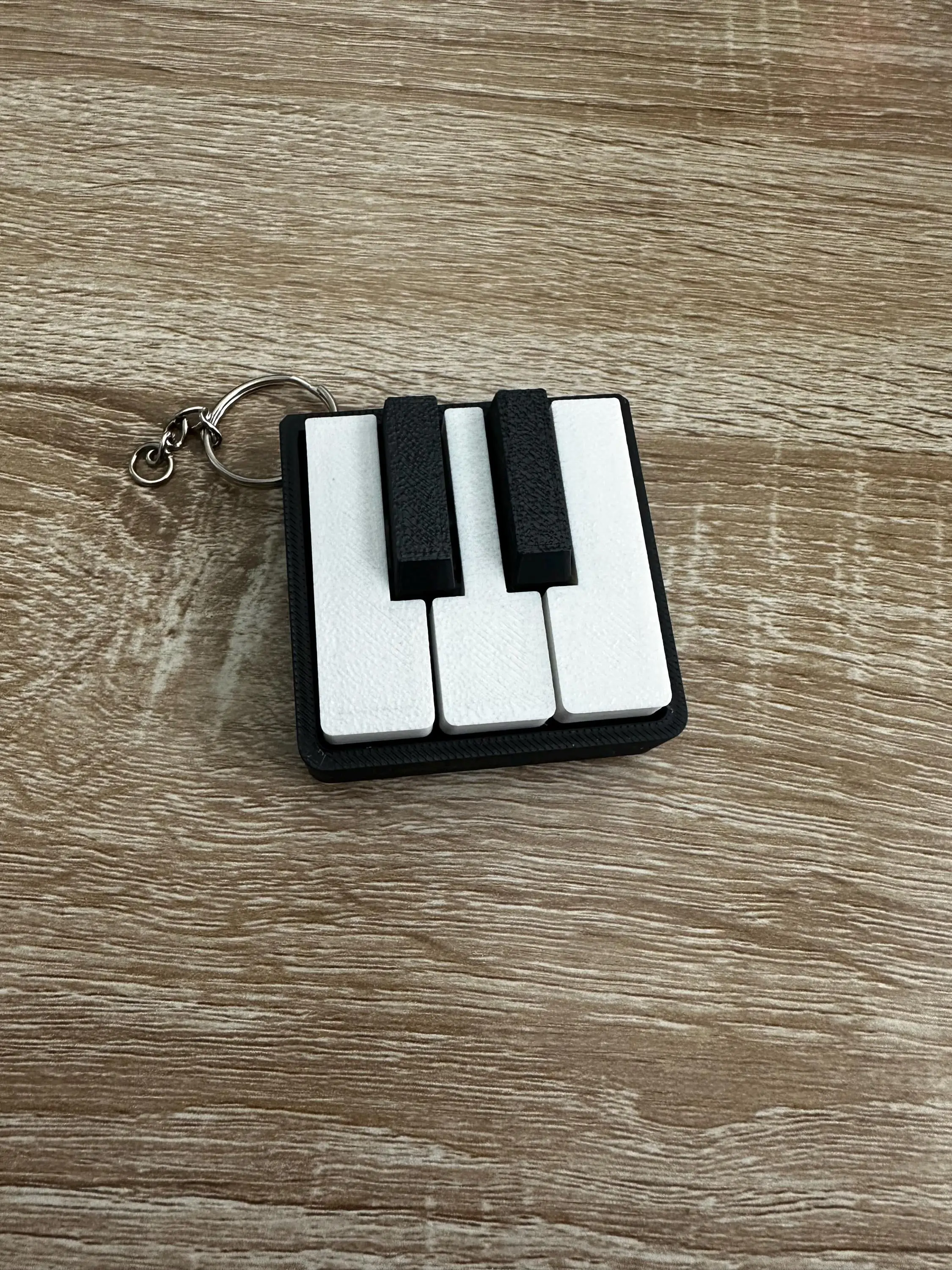 Fidget Piano Keychain, Fashion Accessory, Costume Jewelry Keychain for Stress Relief
