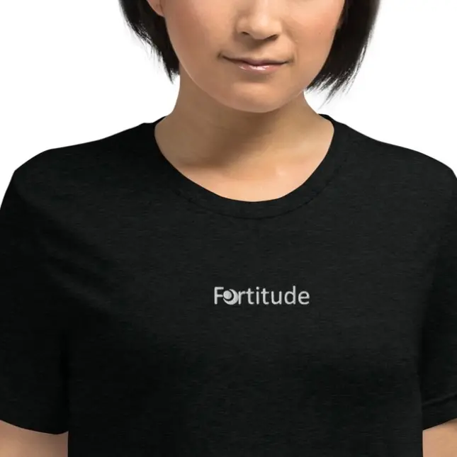 Short sleeve t-shirt with emb text