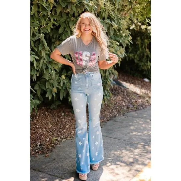 Women's Mid-rise Slim-fit Jeans With All-over Star Print. Flared Legs With Frayed Hem Design. Patch Pockets At The Front And Back. Crafted From Stretch Denim, Suitable For All Seasons And Various Occasions. Blue