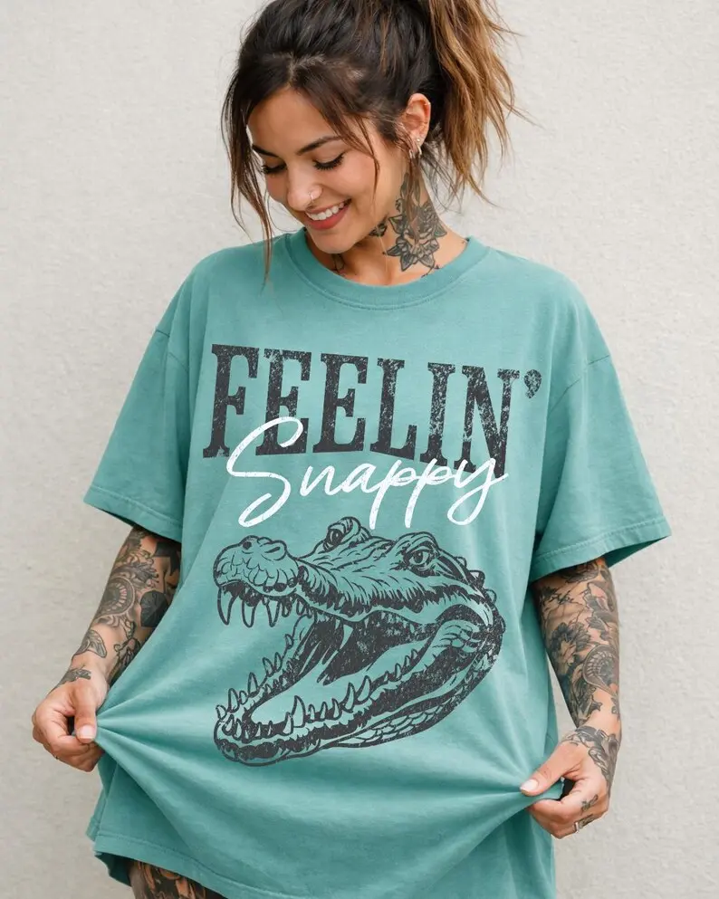 Distressed Comfort Colors Feelin' Snappy Funny Alligator T-Shirt, Trendy Sarcastic Gator Graphic Tee