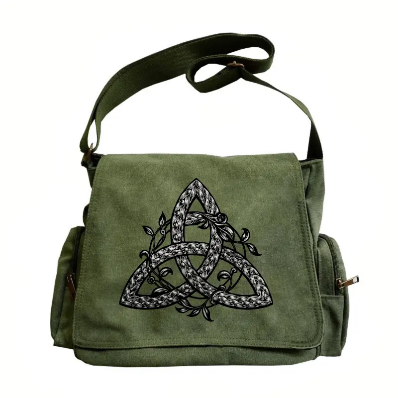 A large-capacity clamshell vintage tote bag, perfect for daily travel and travel companions. An excellent choice for gifting to your girlfriend, it can be worn as a shoulder bag or cross-body bag
