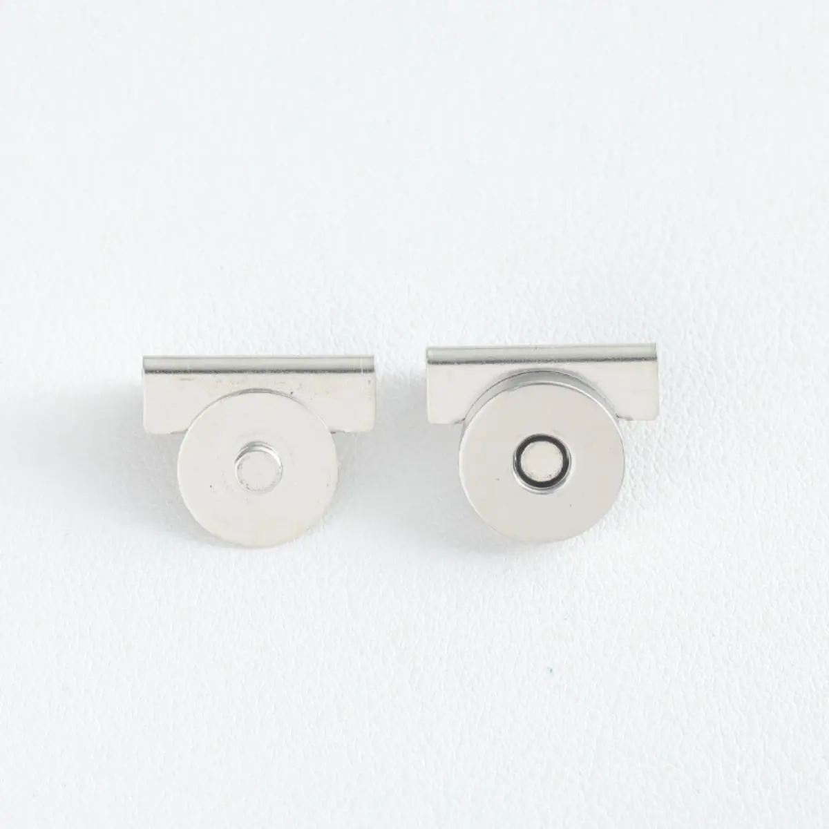 1 or 10PCS Snap Buttons Metal Seamless Magnetic Buckle Clasp for Clothing,Tote Bags and DIY Crafts,No Sewing Required Bag Clip (Silver)