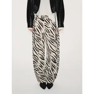 URBAN REVIVO Women's Animal Print Barrel Jeans - 2026 New Casual Streetwear Cotton Denim Trouser Piece for Women