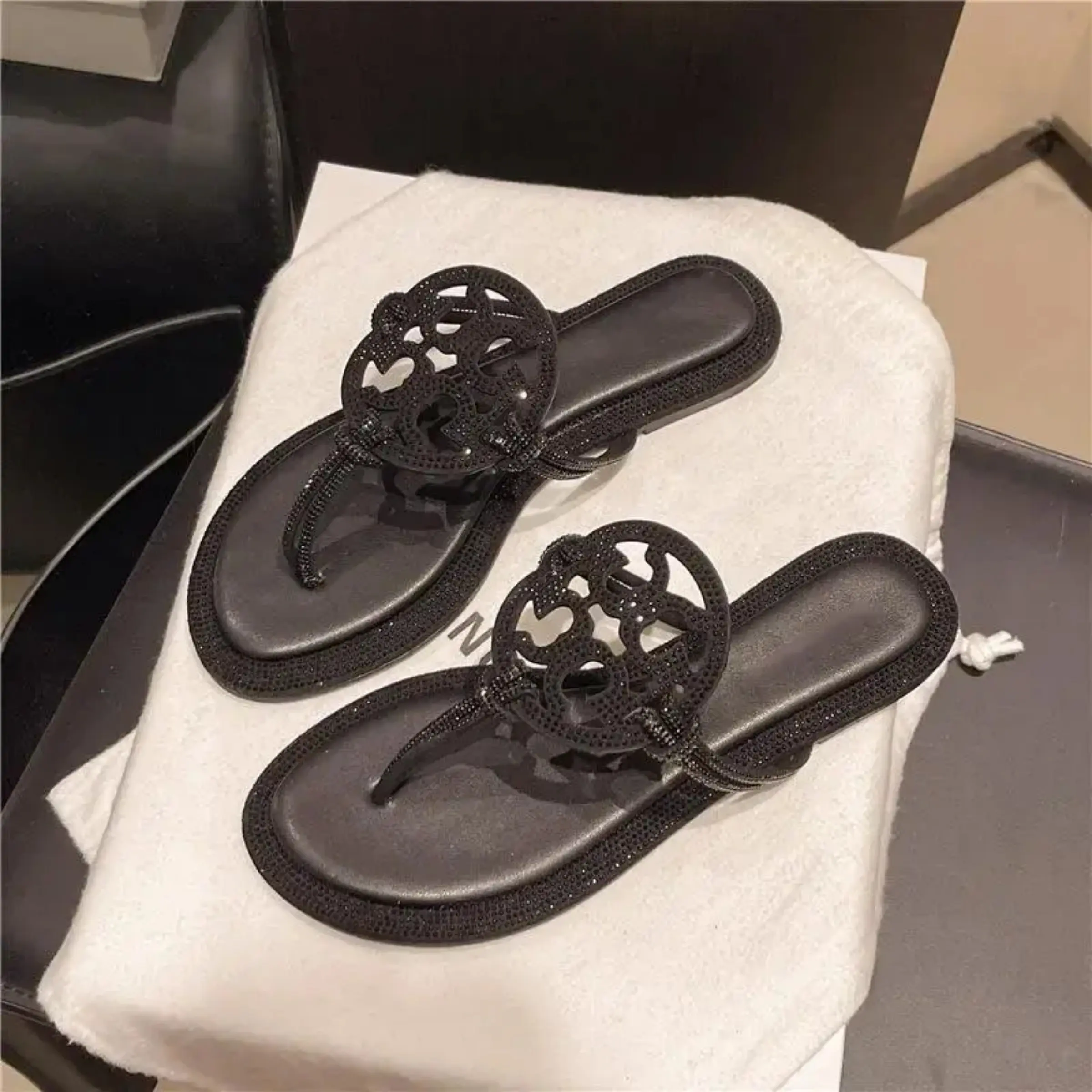 Sparkly Rhinestone Flip Flops Women’s Crystal Beach Sandals| Cute Summer Flat Thong Slides for Vacation, Party & Everyday Wear Luxury Designer Inspired Flat Thong Sandals, Women Summer Dressy Flip Flops, Bling Rhinestone Slide Sandals