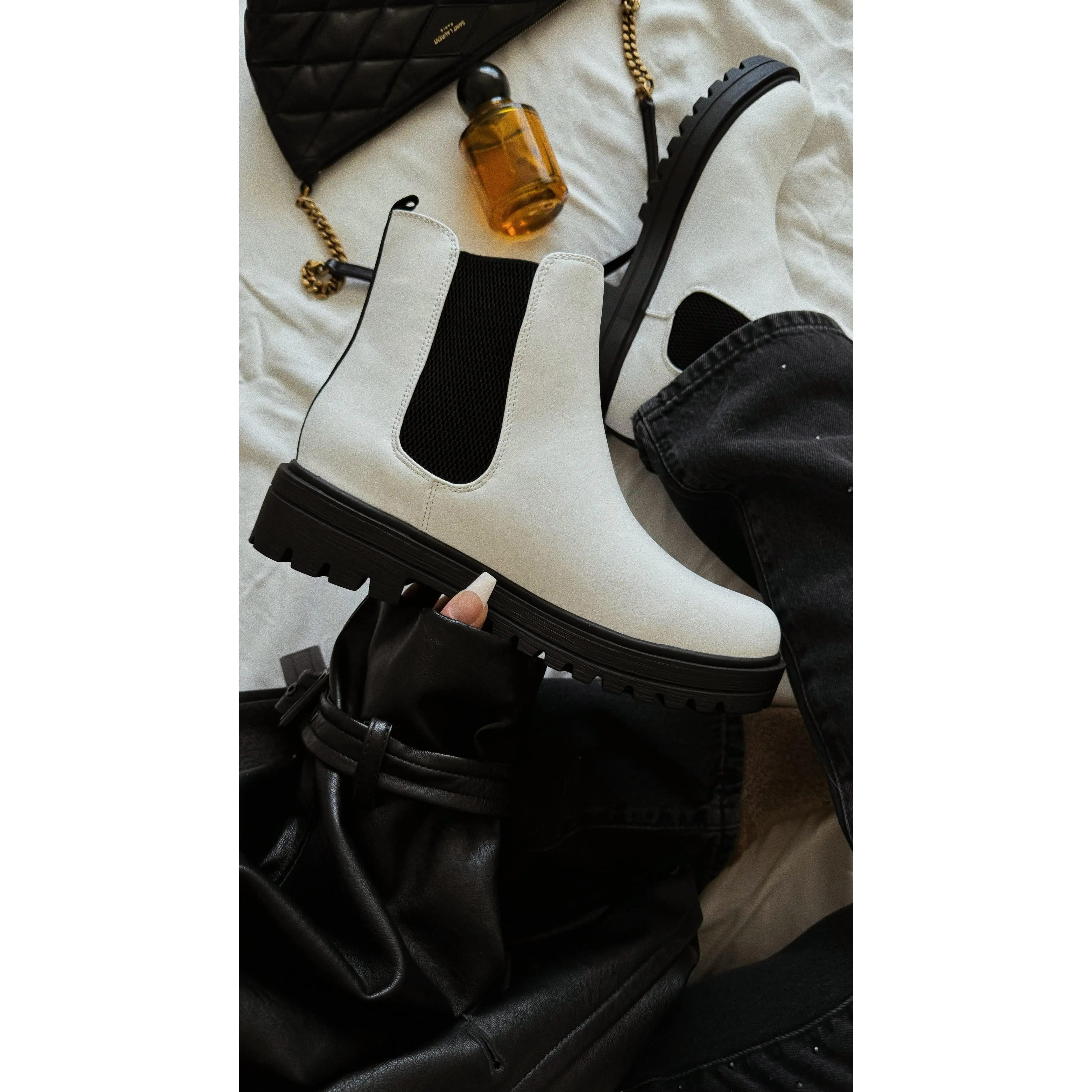 Nicolo Pull On Chelsea Boots - White
