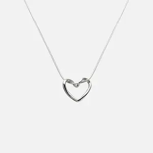 Light luxury niche hollow heart necklace for women, popular on Instagram, Japanese and Korean version, simple design pendant, collarbone sweater chain cruel intentions