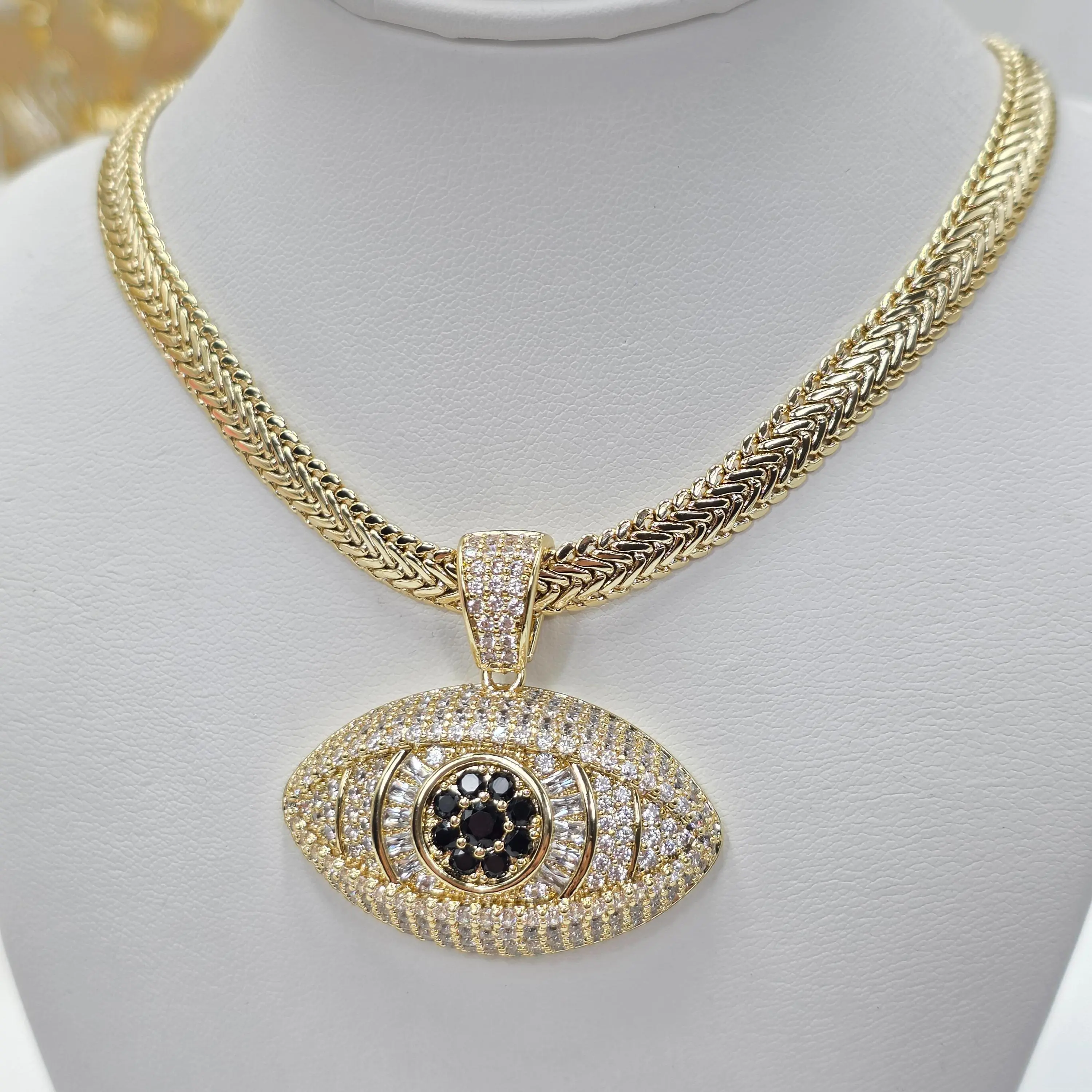 Xuping Women's Gold-Plated Evil Eye Goddess Necklace, Elegant Casual Jewelry with 20-Inch Chain & Link, Gold Chain Set, Spiritual Jewelry, Daily Wear, Protection And Positive Energy, 20 Inches Chain