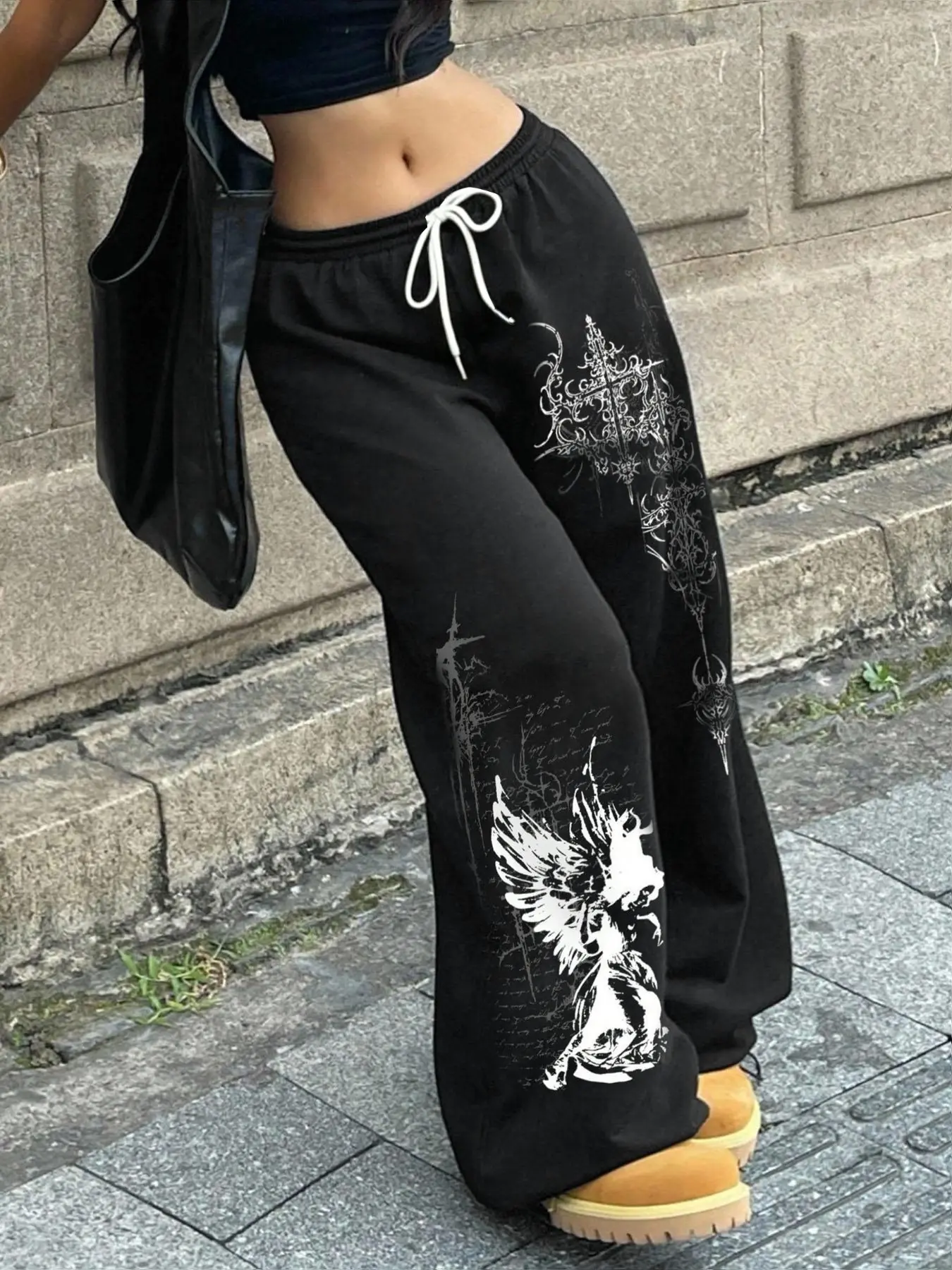 Women's gothic graphic print athletic pants with an Adjustable elastic drawstring waistband, Oversized loose fit, Casual Comfy Baggy, stylish, comfortable, and casual, suitable for everyday wear and exercise. Campus style.