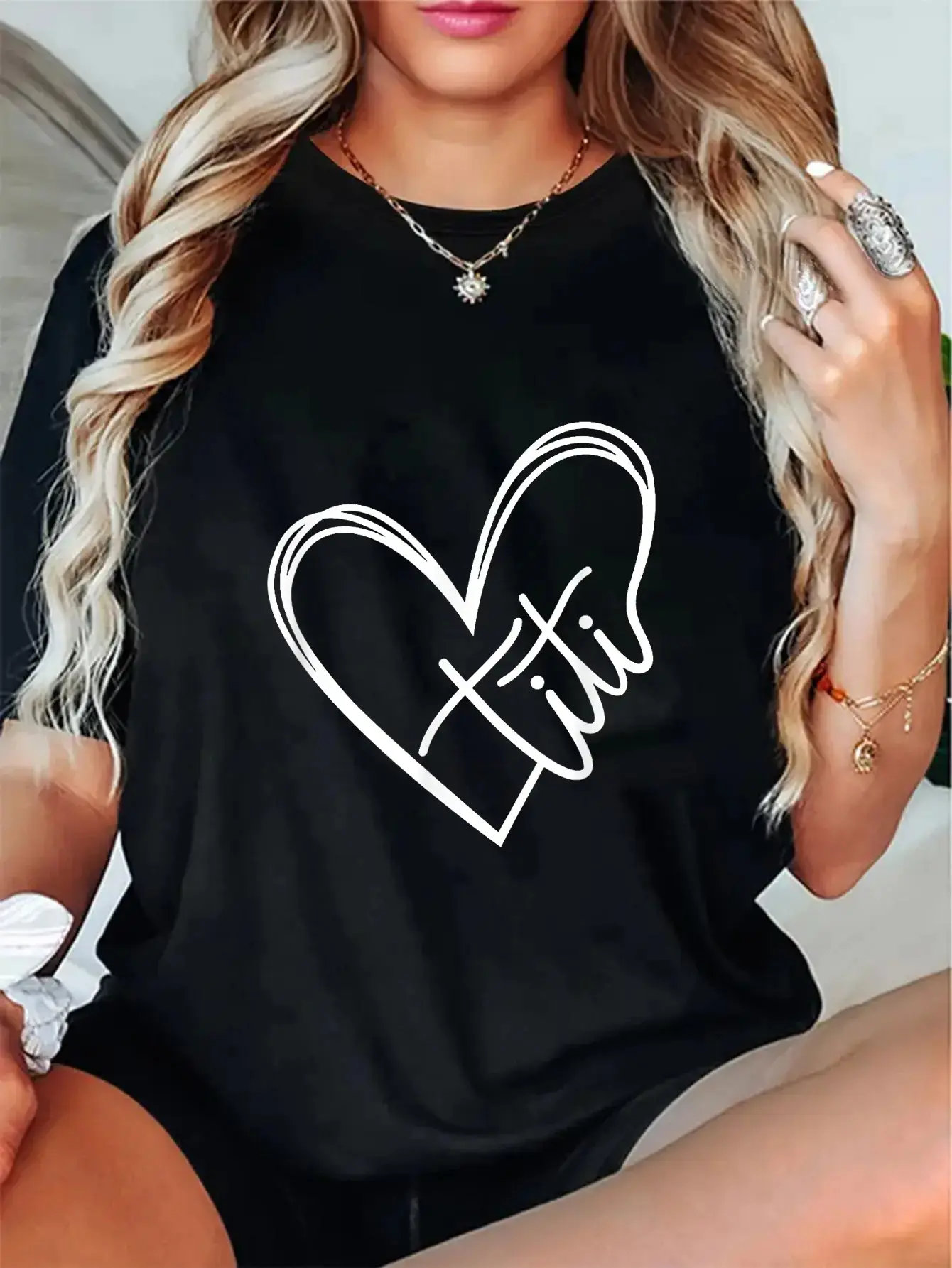 Unisex Soft 100% Cotton Titi Heart Minimalist Best Aunt Ever Graphic Tee, Family Humor Short Sleeve Casual Top, Titi Auntie Novelty Gift Apparel For Summer Beach Holiday Daily Lounge Outfits Men Women