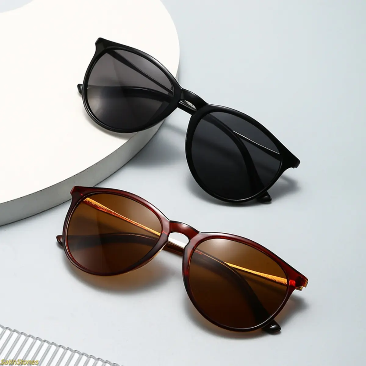 Women's Large Round Sunglasses, Retro Celebrity-Inspired Bug-Eye Style Metal Frame Eyewear with European-American Dark Lenses, Bug-Like Women's Sunglasses, Circular Women's Sunglasses