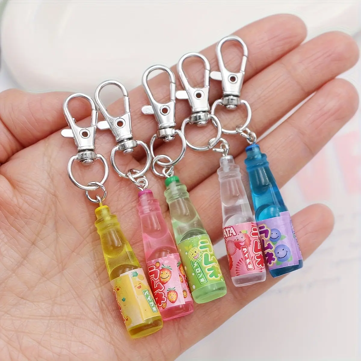 1/20pcs Colorful Mini Beverage Bottle Shape Keychain |Resin Material | Can Be Used As A Holiday or Party Gift,Halloween,Christmas, Decorative Accessories, Charms, Festive Decorations, Playful Keychain, Novelty Keyring, Keychain For Bags, Cool Keychains