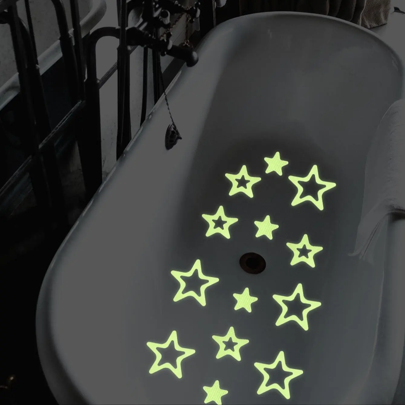 Star Shaped Bathroom Non-slip Sticker, 30 Sheets/pack Waterproof Anti-slip Luminous Shower Tread Sticker, Safety Bathtub Strips Adhesive Decals Bathroom Decorations & Supplies for Home, Hotel, Salon, Dormitory, Bathroom Accessories, Restroom Accessories