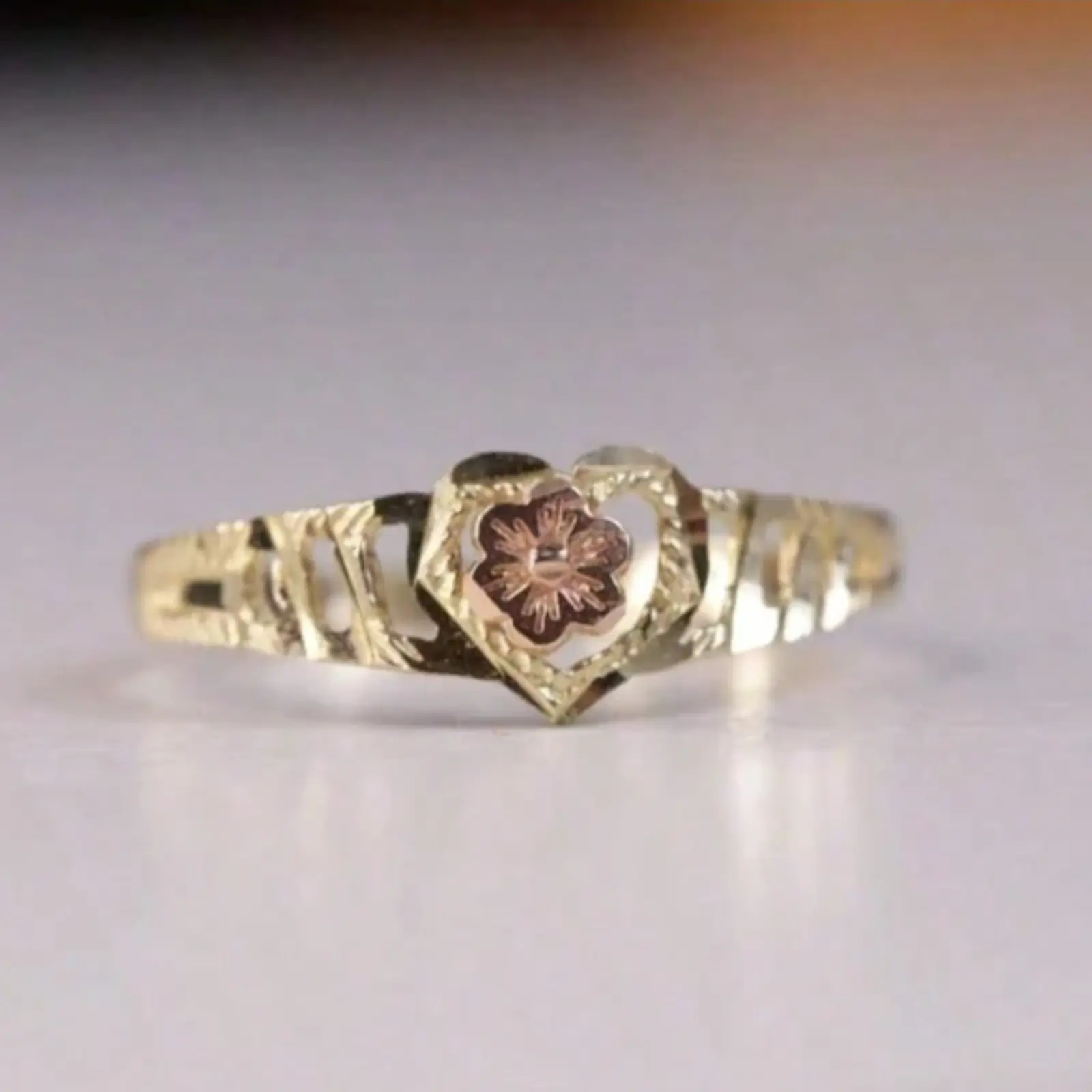 Elegant minimalist hollow flower design ring, suitable for women daily use, party, holiday gift, birthday, Valentine's Day