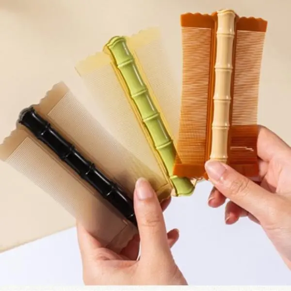 Bamboo comb for removing dandruff and lice eggs; removes head lice; dense fine teeth; small size; traditional design; suitable for children