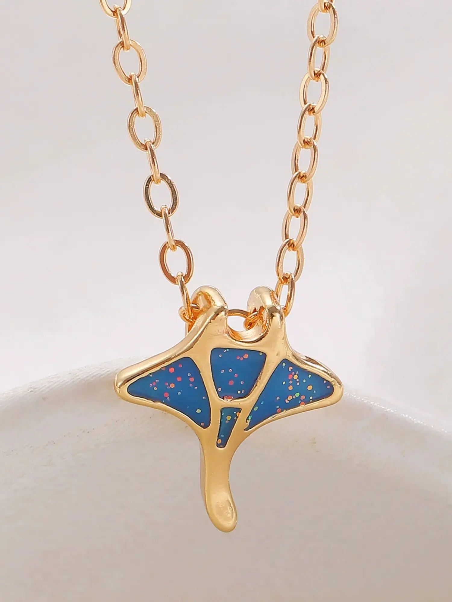 1pc Animal Lovers Charm Pendant Necklace, Bohemian Cute Spirit Manta Ray Necklace, Suitable For Family Or Friendship Gifts, Wedding Party Jewelry Gifts, Exquisite Jewelry Gift, Boho Necklace, Fashionable Accessory