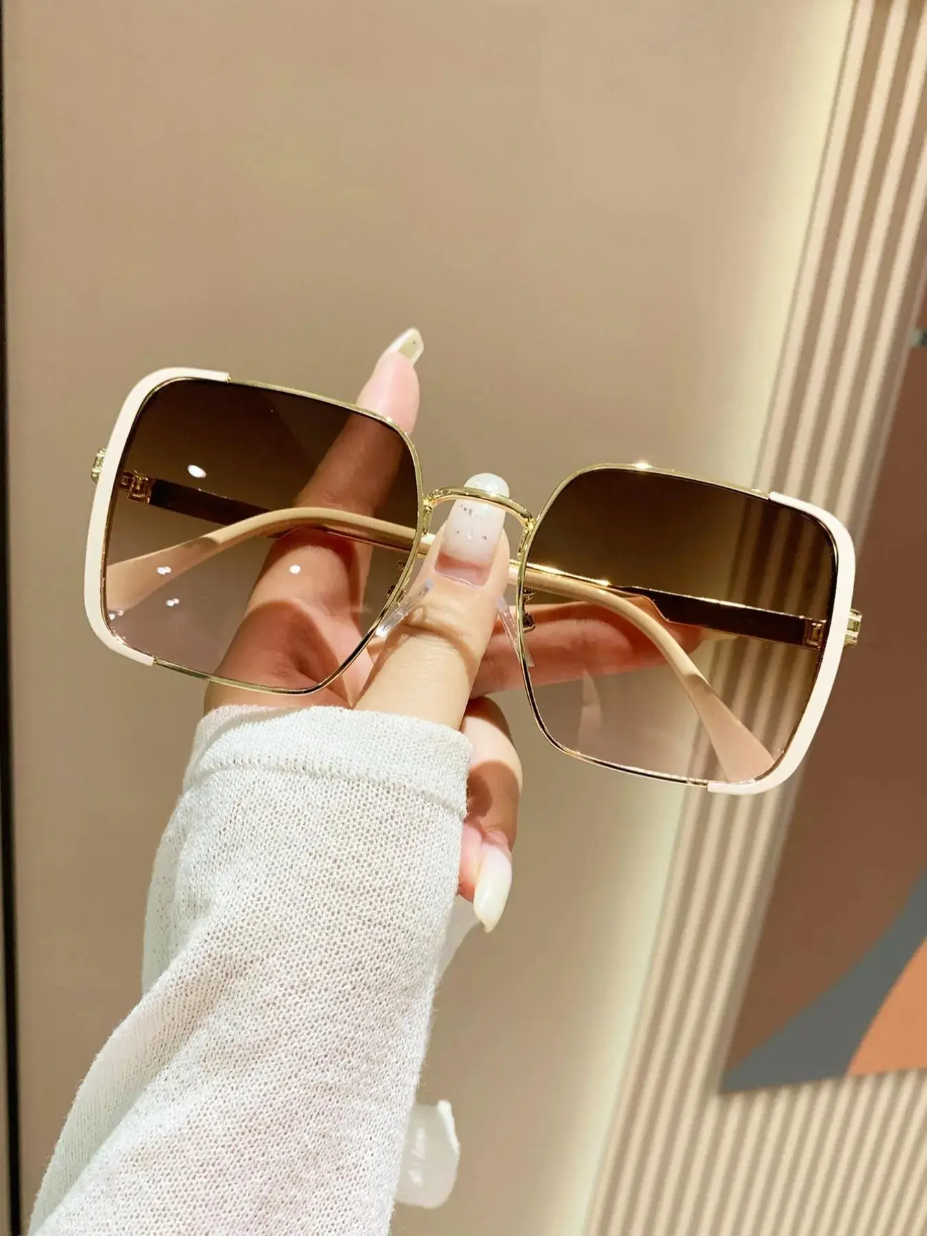 1 Pair Summer Square Frame Sunglasses, New Personality Travel Accessories for Women & Men, Lightweight and Durable for Outdoor Sun Protection Glasses for Daily Use, Trendy Beach Eyewear, Casual Shades
