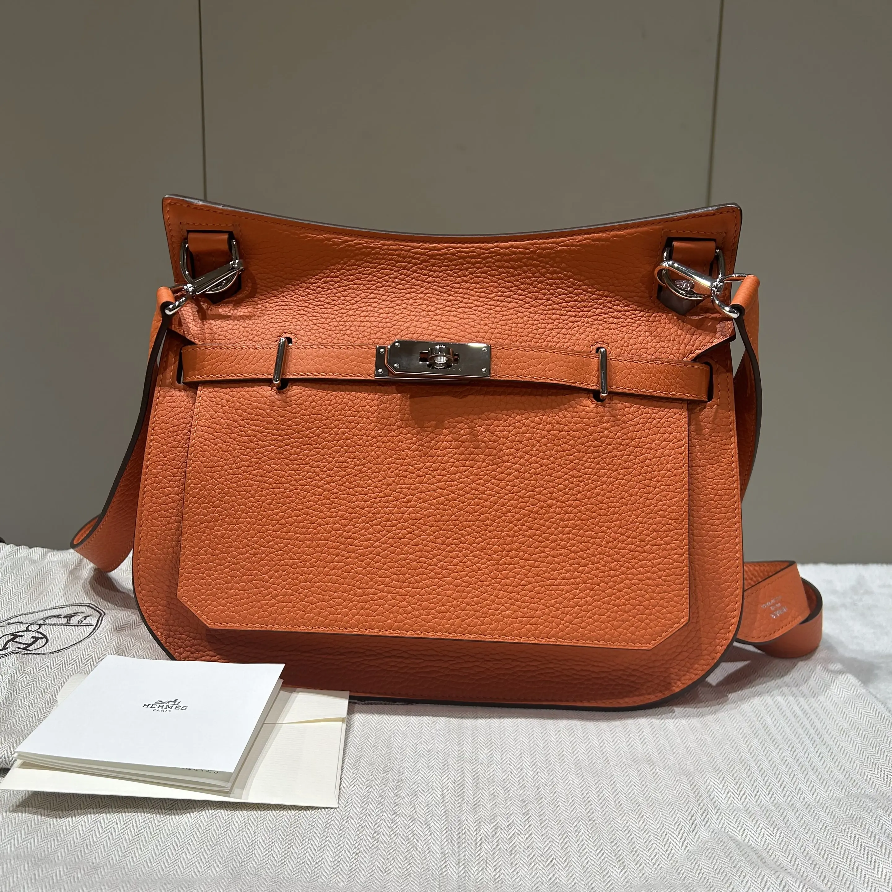 Pre-owned HERMÈS Leather Crossbody Bags hermes Taurillon Clemence Jypsiere 28 Orange 54745171